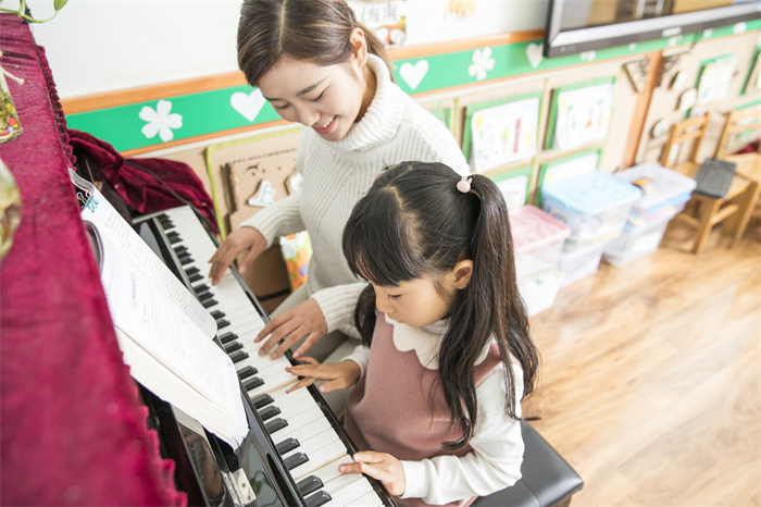 厦门女儿初中成绩不好可以读幼校?  