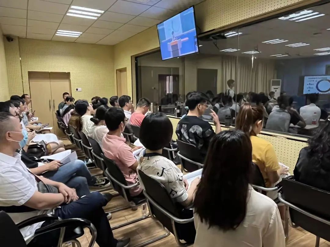 晋江晋兴职业中专学校：轻工专业部举行“尊老爱老 从我做起”主题班会