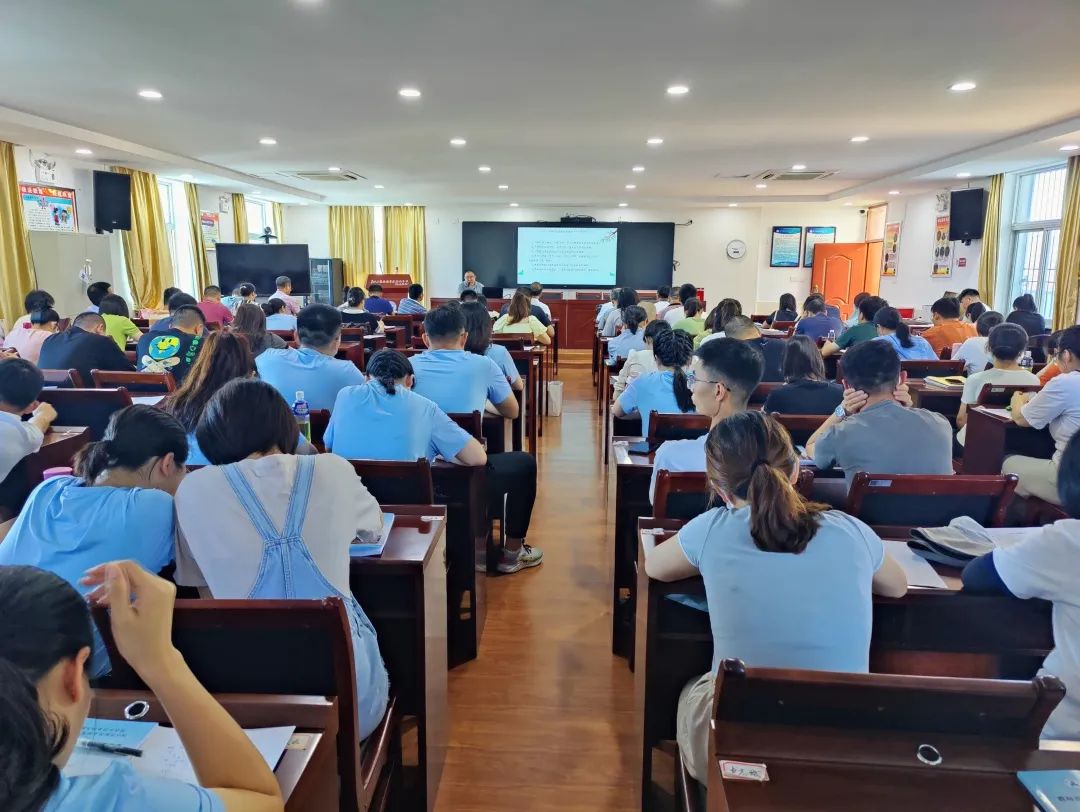 凝心聚力 迎势起航——<a href=http://www.555edu.net/school-19/ target=_blank class=infotextkey>厦门翔安职业技术学校</a>召开2021-2022学年期末全体教职工大会暨闭校式