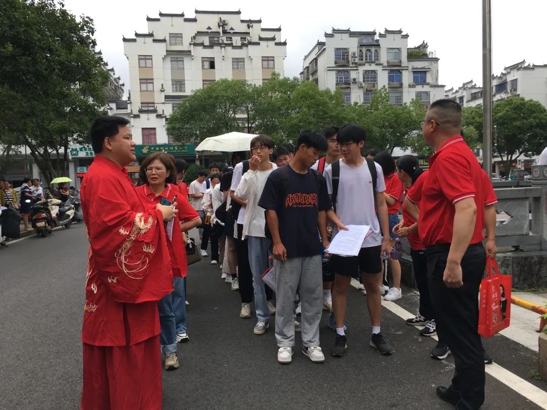 三明市金湖旅游职业中专学校|校园简讯|温情送考、暖心相伴——金湖旅专为2023届高三学子高考送考