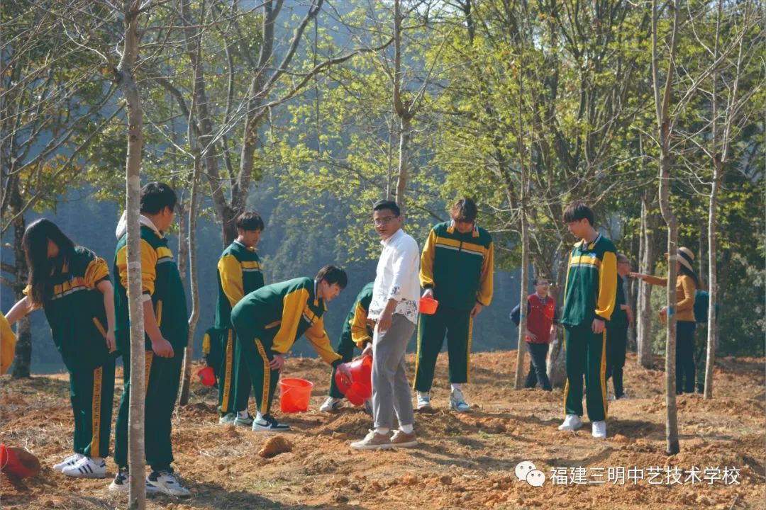 福建三明中艺技术学校/今天我与绿苗共成长 · 他日得育成才壮河山