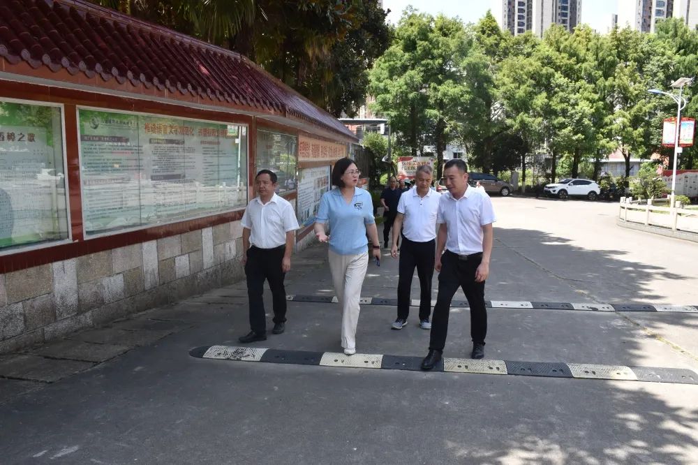 邵武职业中专学校：南平市教育局杨銮局长到邵武职业中专学校调研职业教育