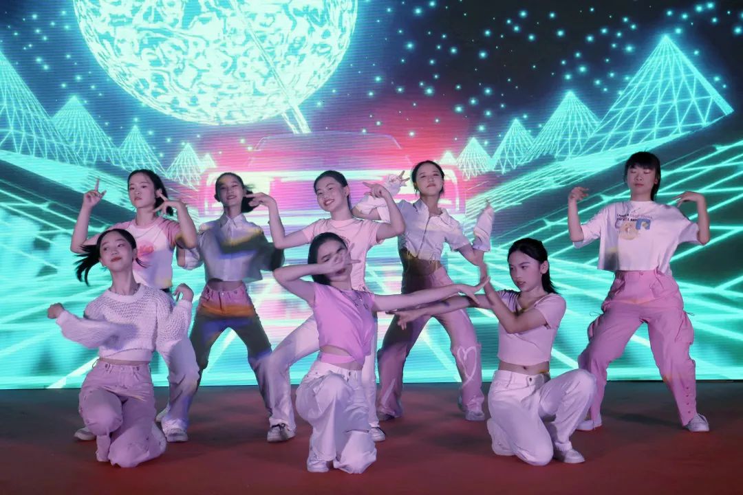 福州双安中学:青春筑梦 强国有我丨我校成功举办“演生韵芳华,奏彩翼双安”主题文艺汇演活动