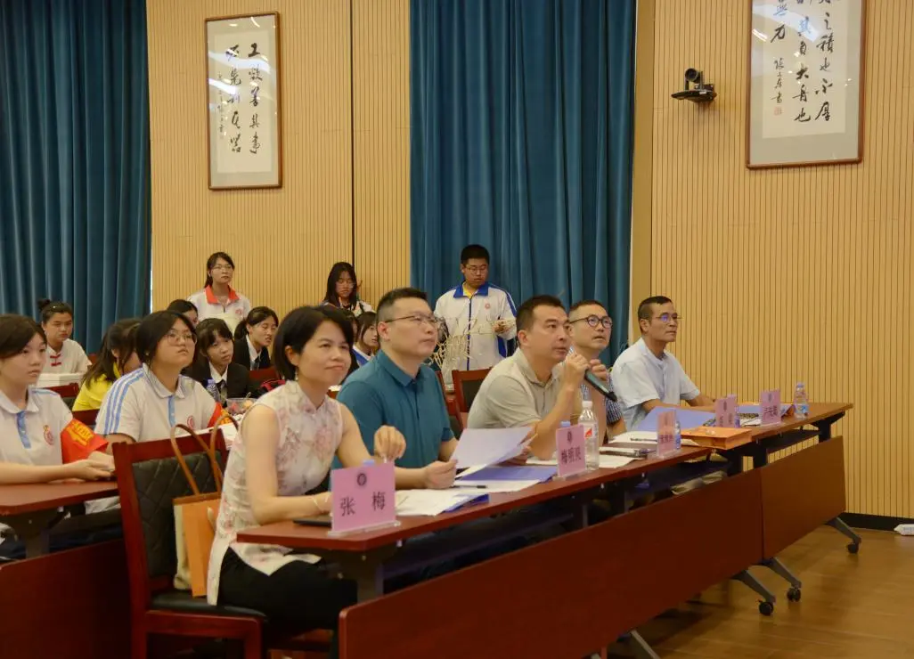 <a href=http://www.555edu.net/school-377/ target=_blank class=infotextkey>福建商贸学校</a>