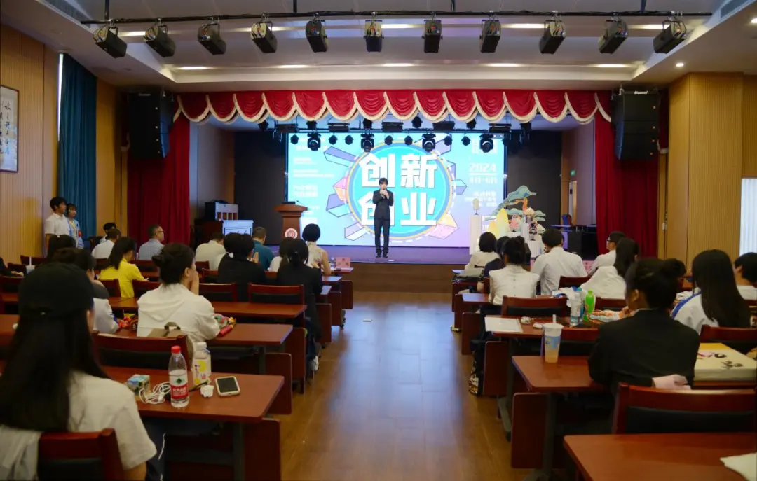 <a href=http://www.555edu.net/school-377/ target=_blank class=infotextkey>福建商贸学校</a>