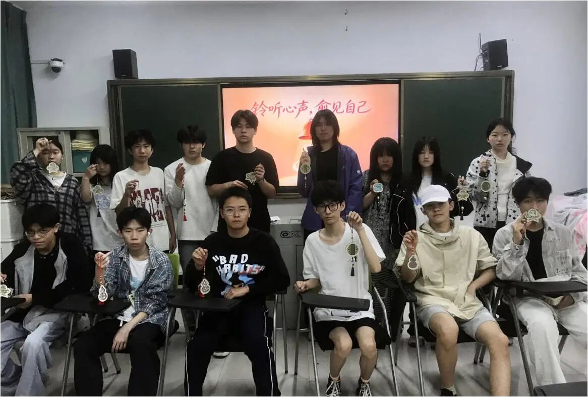 手作润心纾压力 美育护航助成长——福建建筑学校开展“表达性艺术”团体心理辅导活动