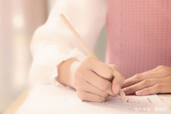 <a href=http://www.555edu.net/school-371/ target=_blank class=infotextkey>Ȫ˶ѧУ</a>ив