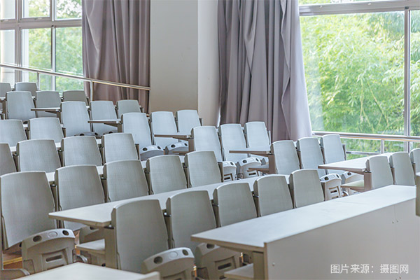 <a href=http://www.555edu.net/school-380/ target=_blank class=infotextkey>ȪѧУ</a>ǹ컹죿